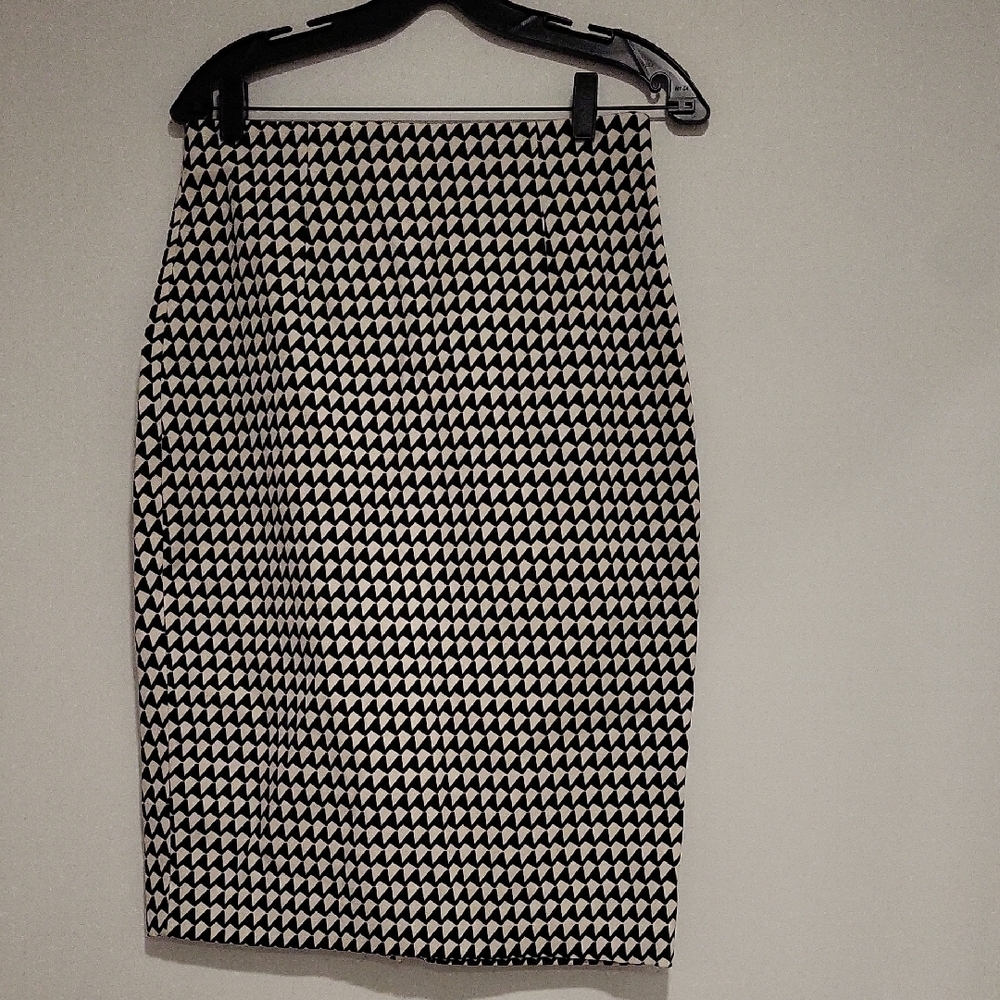 Banana Republic Black and White Pencil Skirt Knee-Length Work